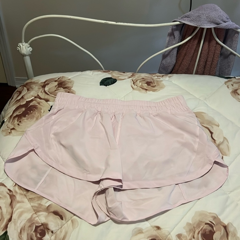 Lululemon size 14 high rise 3” track that shorts like new condition